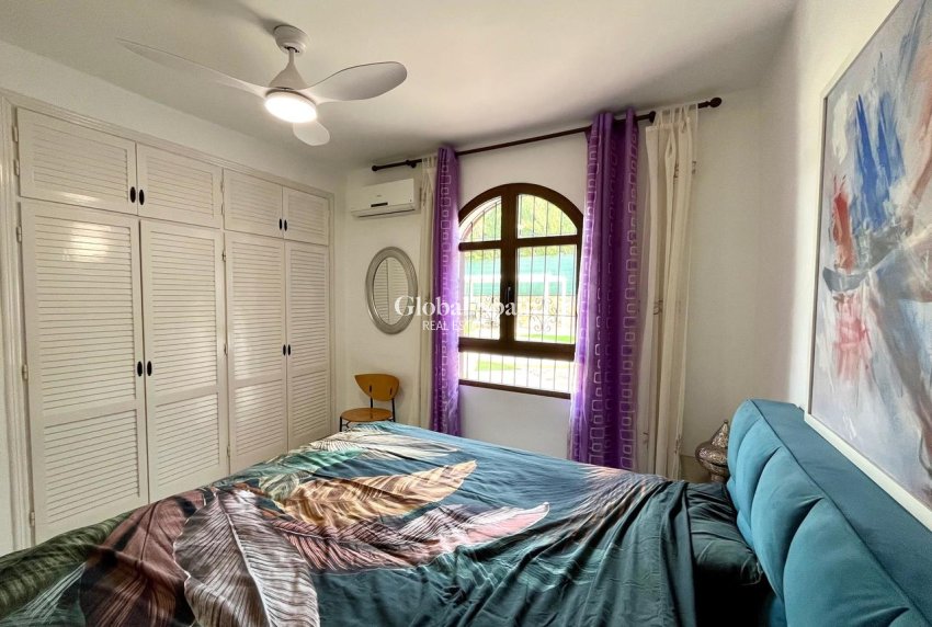 Revente - VILLA -
VILLAMARTÍN - Costa Blanca