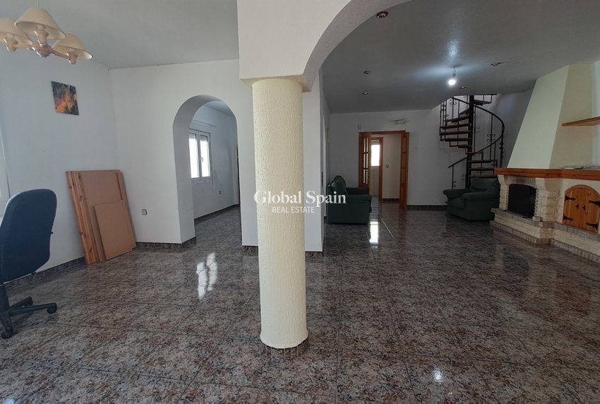 Revente - VILLA -
VILLAMARTÍN - Costa Blanca