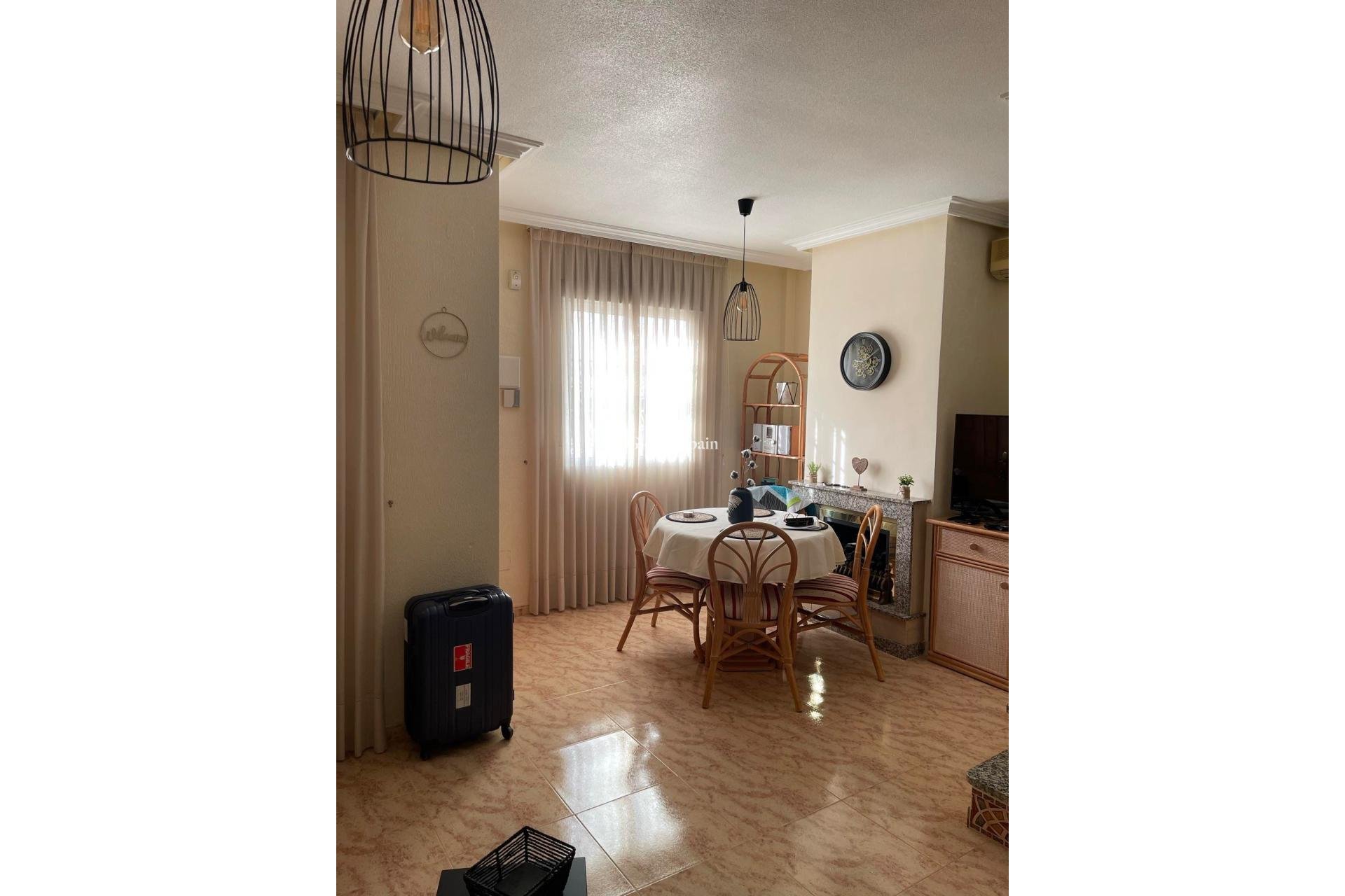 Revente - VILLA -
VILLAMARTÍN - Costa Blanca