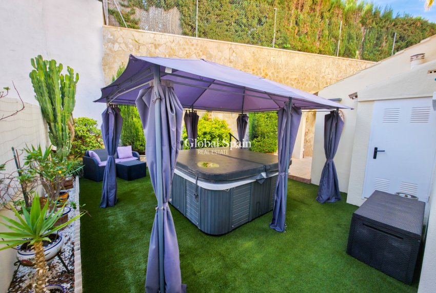 Revente - VILLA -
VILLAMARTÍN - Costa Blanca