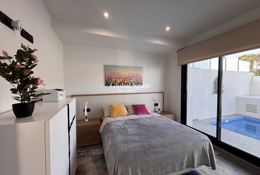 Revente - VILLA -
VILLAMARTÍN - Costa Blanca