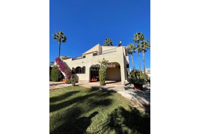 Revente - VILLA -
VILLAMARTÍN - Costa Blanca
