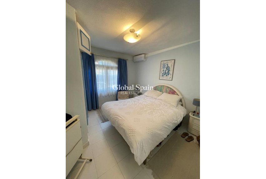 Revente - VILLA -
VILLAMARTÍN - Costa Blanca