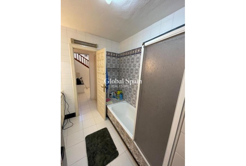 Revente - VILLA -
VILLAMARTÍN - Costa Blanca