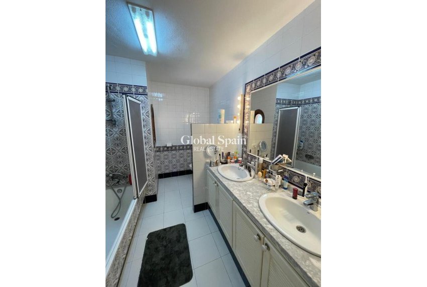 Revente - VILLA -
VILLAMARTÍN - Costa Blanca