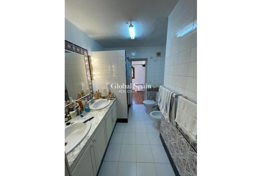 Revente - VILLA -
VILLAMARTÍN - Costa Blanca