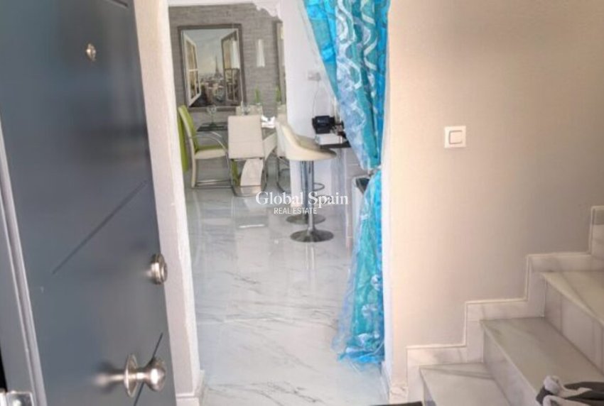 Revente - VILLA -
VILLAMARTÍN - Costa Blanca