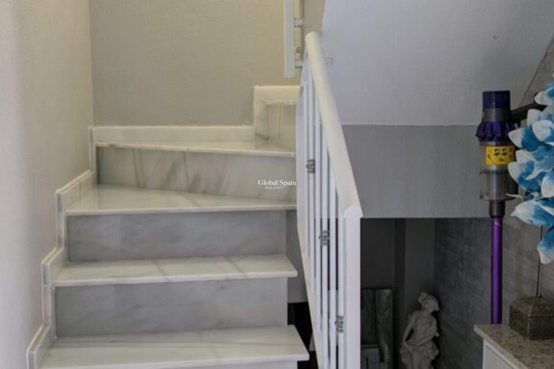 Revente - VILLA -
VILLAMARTÍN - Costa Blanca