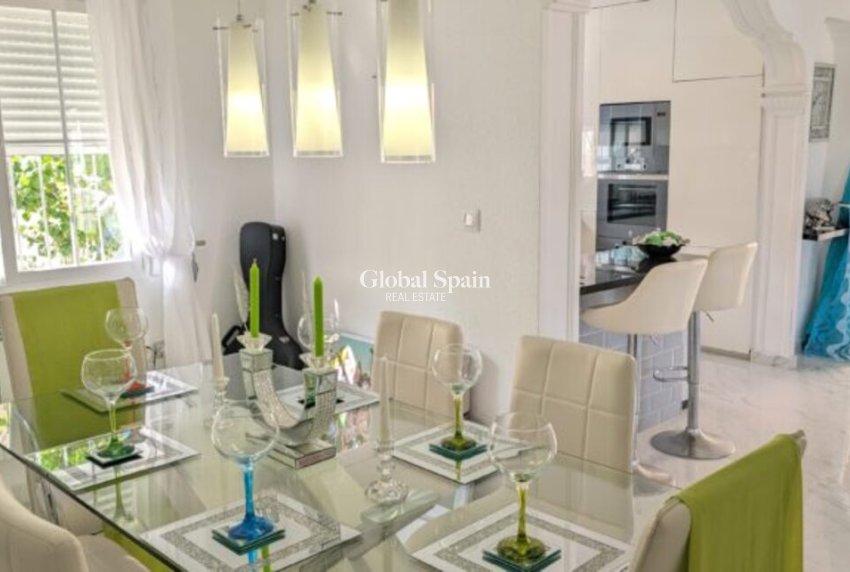 Revente - VILLA -
VILLAMARTÍN - Costa Blanca