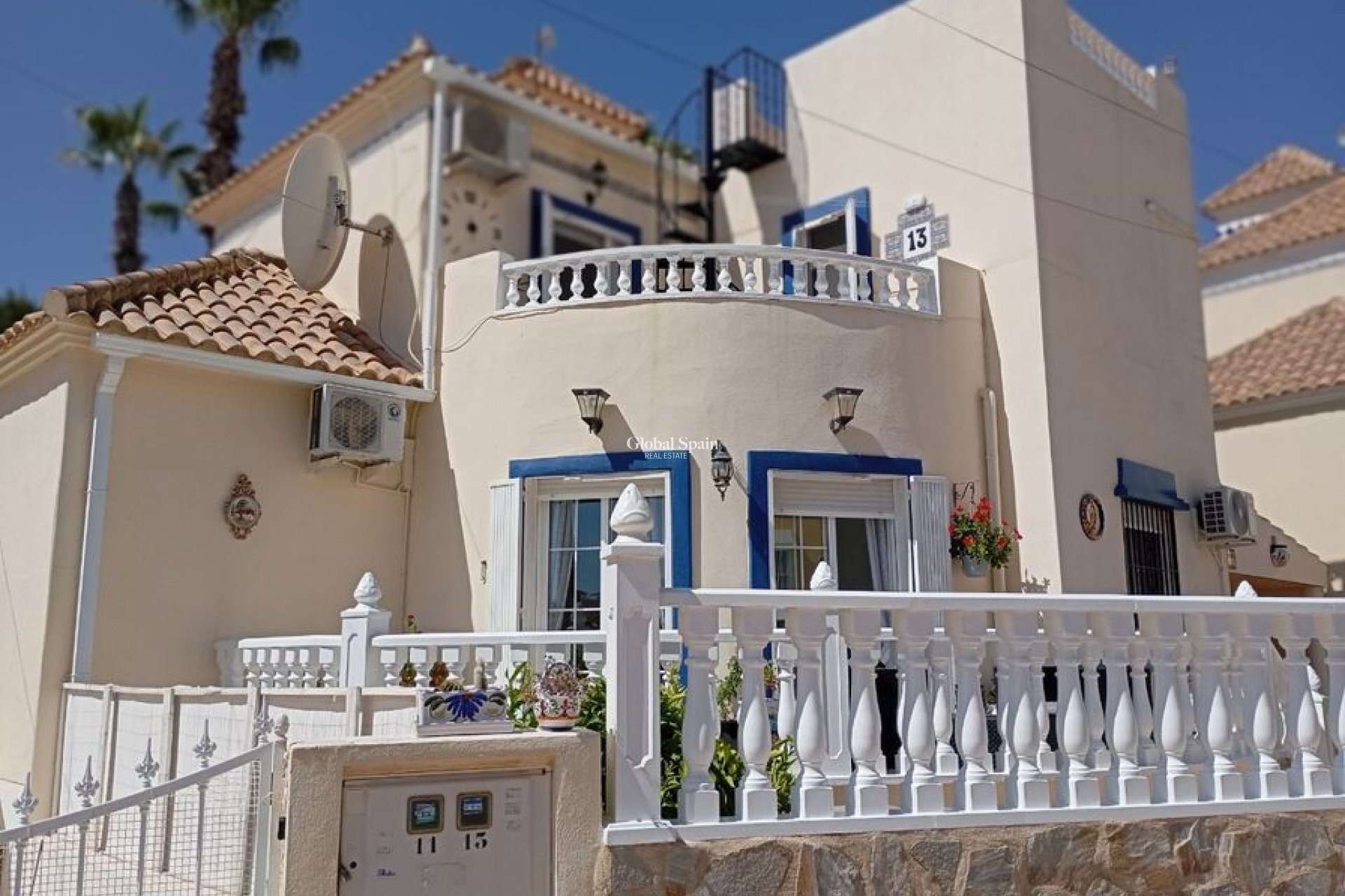 Revente - VILLA -
VILLAMARTÍN - Costa Blanca
