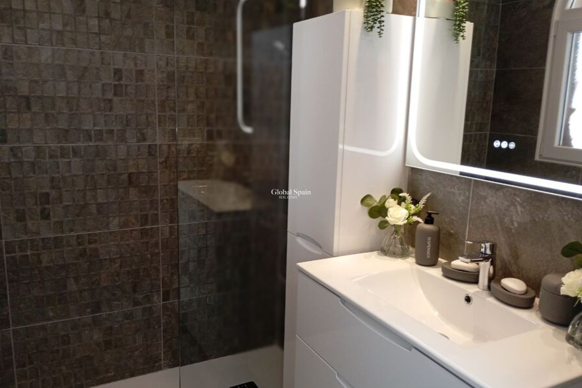 Revente - VILLA -
VILLAMARTÍN - Costa Blanca