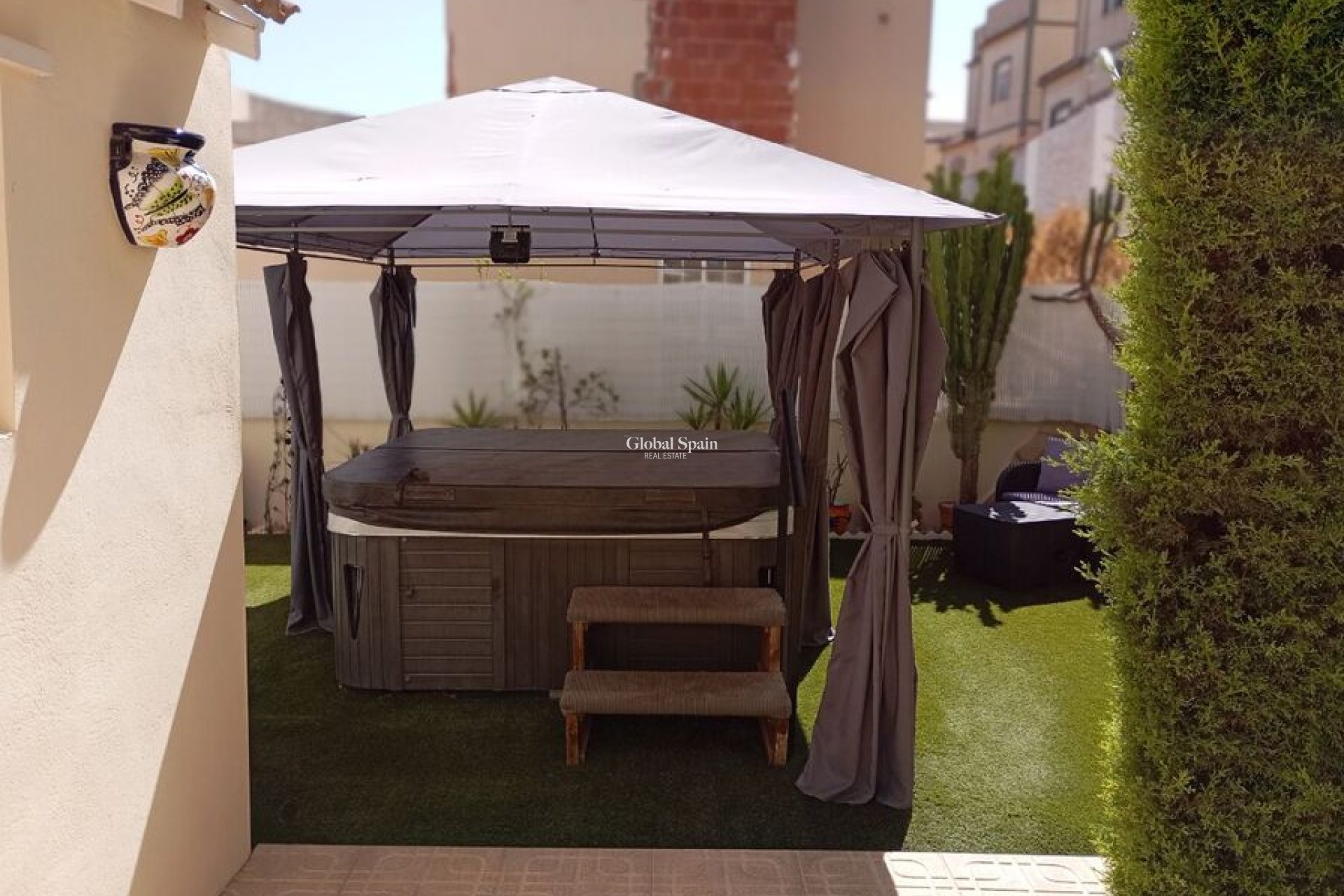 Revente - VILLA -
VILLAMARTÍN - Costa Blanca