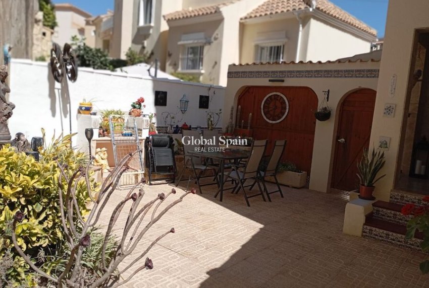 Revente - VILLA -
VILLAMARTÍN - Costa Blanca