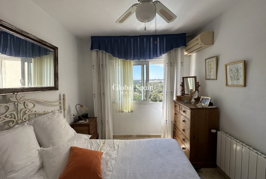 Revente - VILLA -
VILLAMARTÍN - Costa Blanca