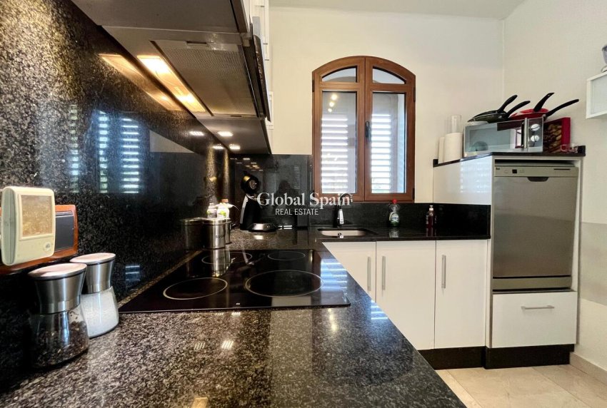 Revente - VILLA -
VILLAMARTÍN - Costa Blanca