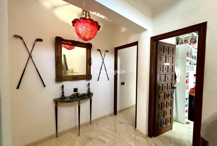 Revente - VILLA -
VILLAMARTÍN - Costa Blanca