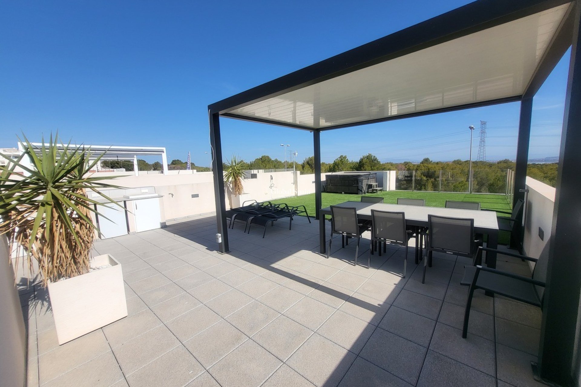 Revente - VILLA -
VILLAMARTÍN - Costa Blanca