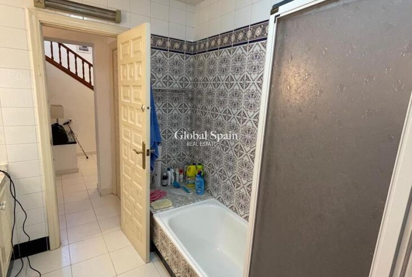 Revente - VILLA -
VILLAMARTÍN - Costa Blanca