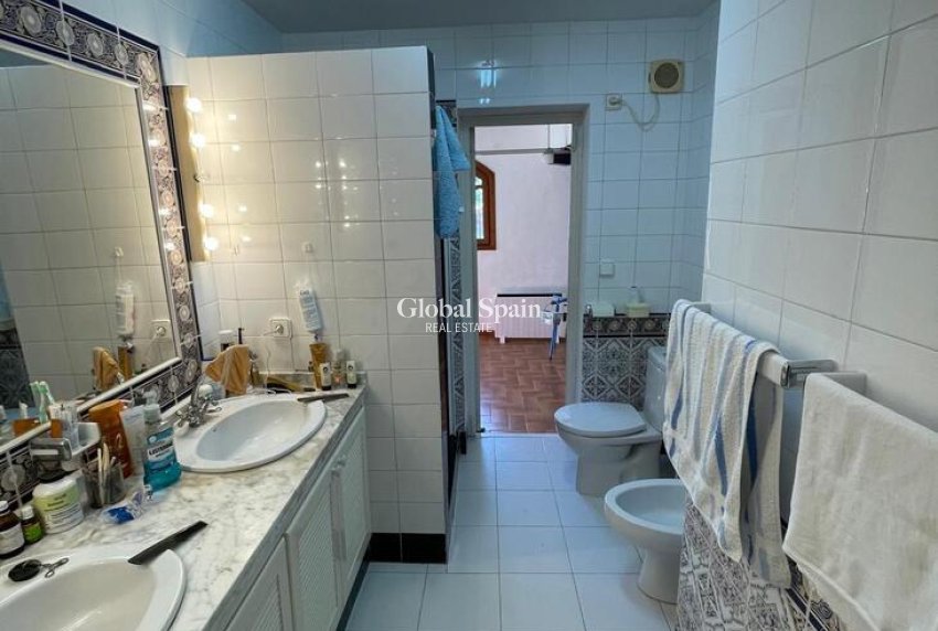 Revente - VILLA -
VILLAMARTÍN - Costa Blanca