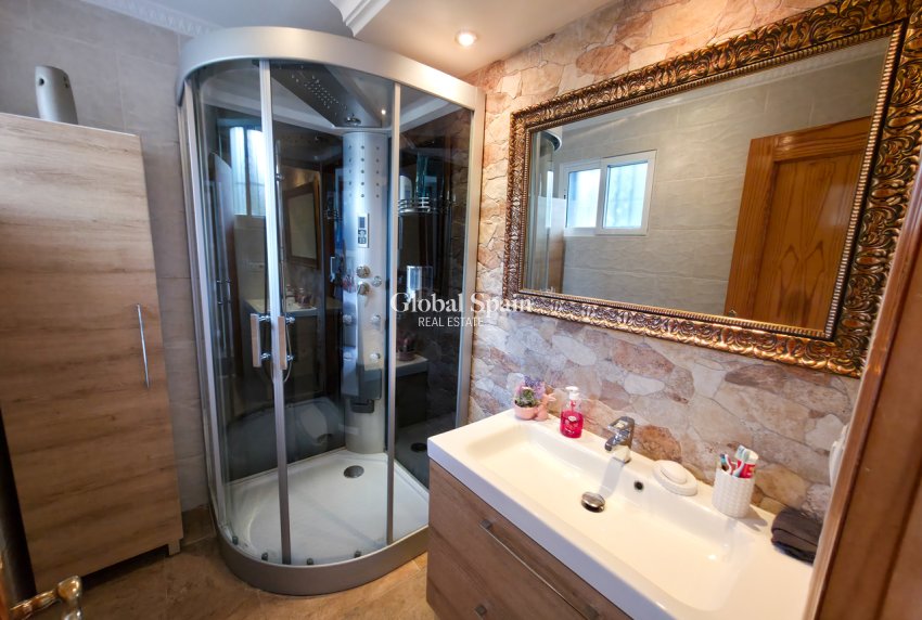 Revente - VILLA -
VILLAMARTÍN - Costa Blanca