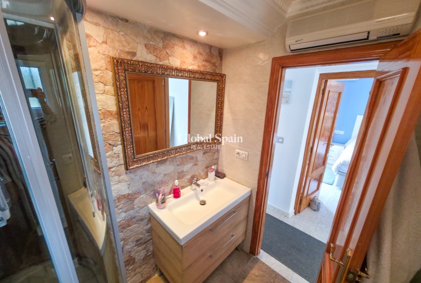 Revente - VILLA -
VILLAMARTÍN - Costa Blanca