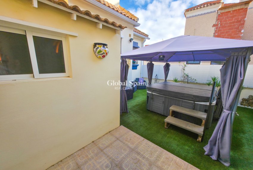 Revente - VILLA -
VILLAMARTÍN - Costa Blanca