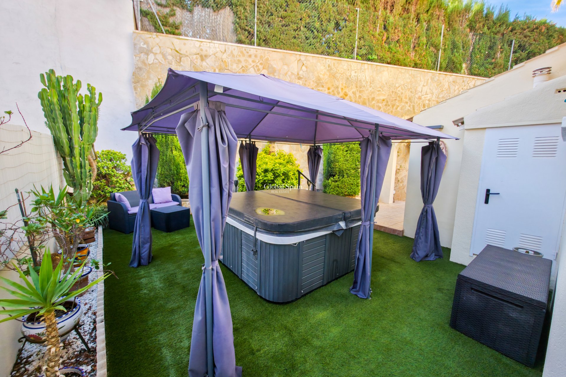 Revente - VILLA -
VILLAMARTÍN - Costa Blanca