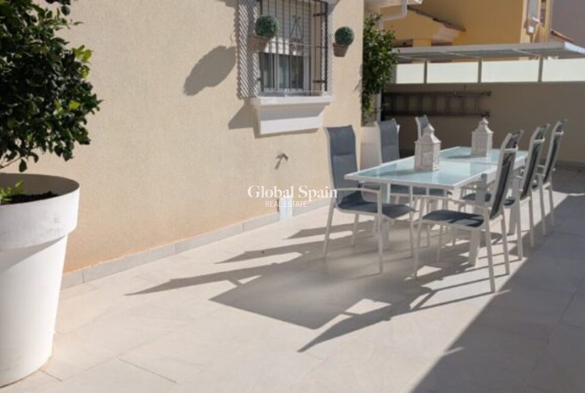 Revente - VILLA -
VILLAMARTÍN - Costa Blanca