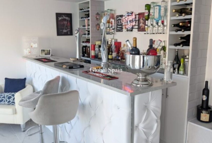 Revente - VILLA -
VILLAMARTÍN - Costa Blanca