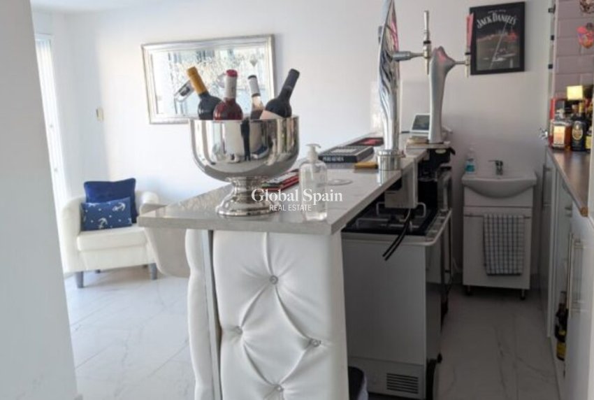 Revente - VILLA -
VILLAMARTÍN - Costa Blanca