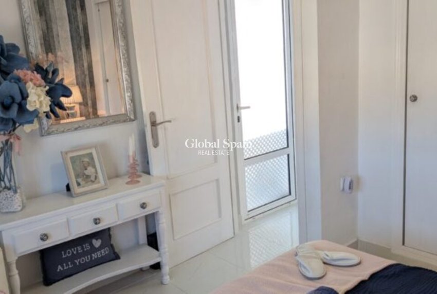 Revente - VILLA -
VILLAMARTÍN - Costa Blanca