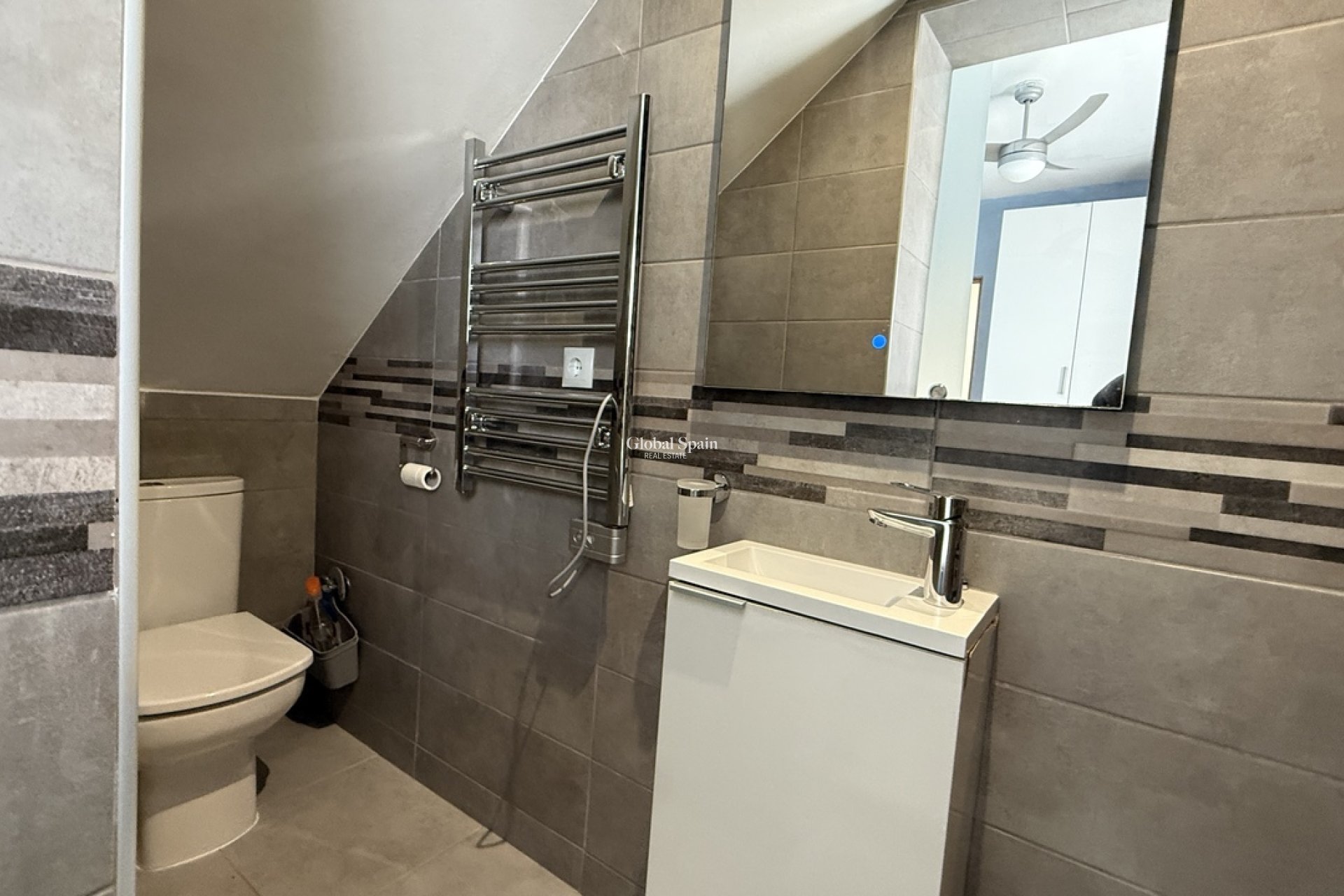 Revente - VILLA -
VILLAMARTÍN - Costa Blanca