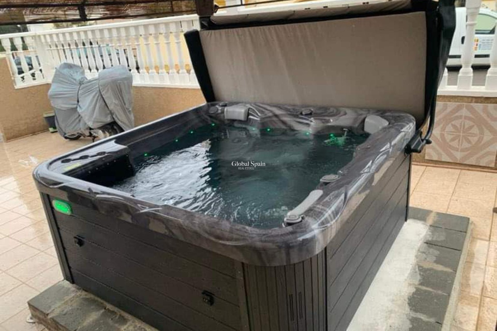 Revente - VILLA -
VILLAMARTÍN - Costa Blanca