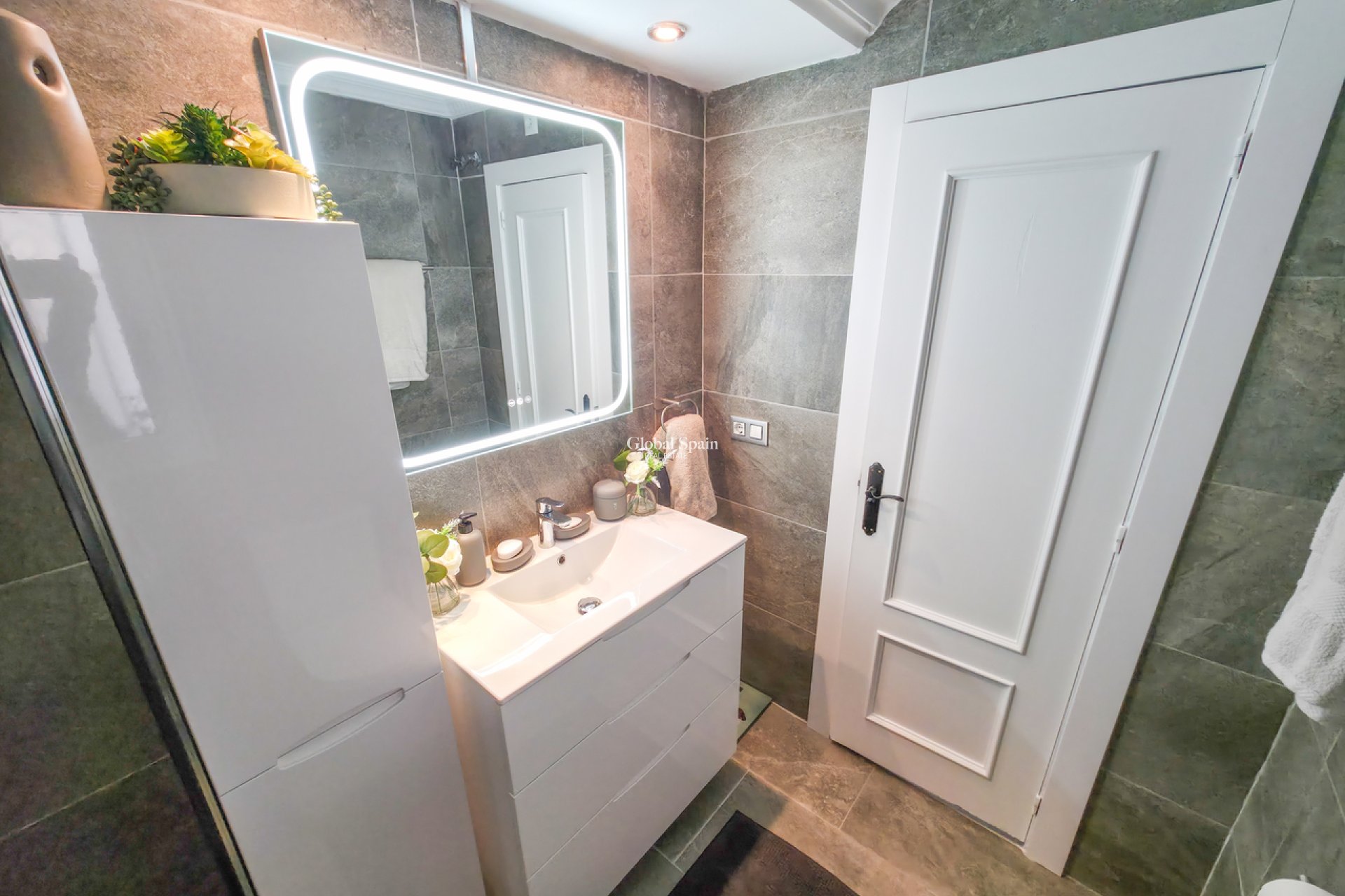 Revente - VILLA -
VILLAMARTÍN - Costa Blanca