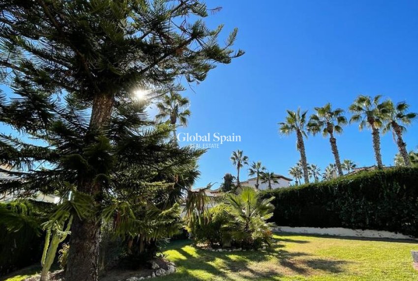 Revente - VILLA -
VILLAMARTÍN - Costa Blanca