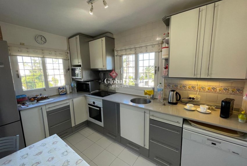 Revente - VILLA -
VILLAMARTÍN - Costa Blanca