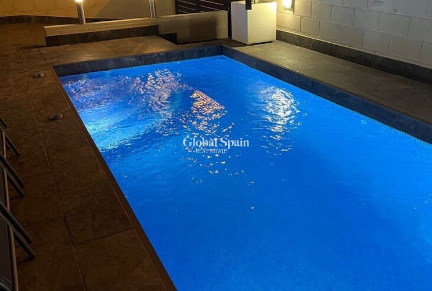 Revente - VILLA -
VILLAMARTÍN - Costa Blanca