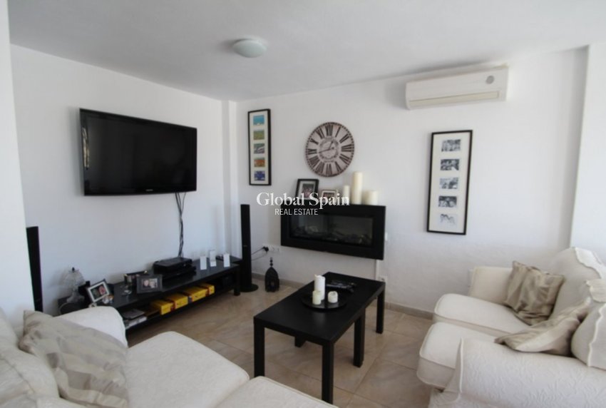 Revente - VILLA -
VILLAMARTÍN - Costa Blanca