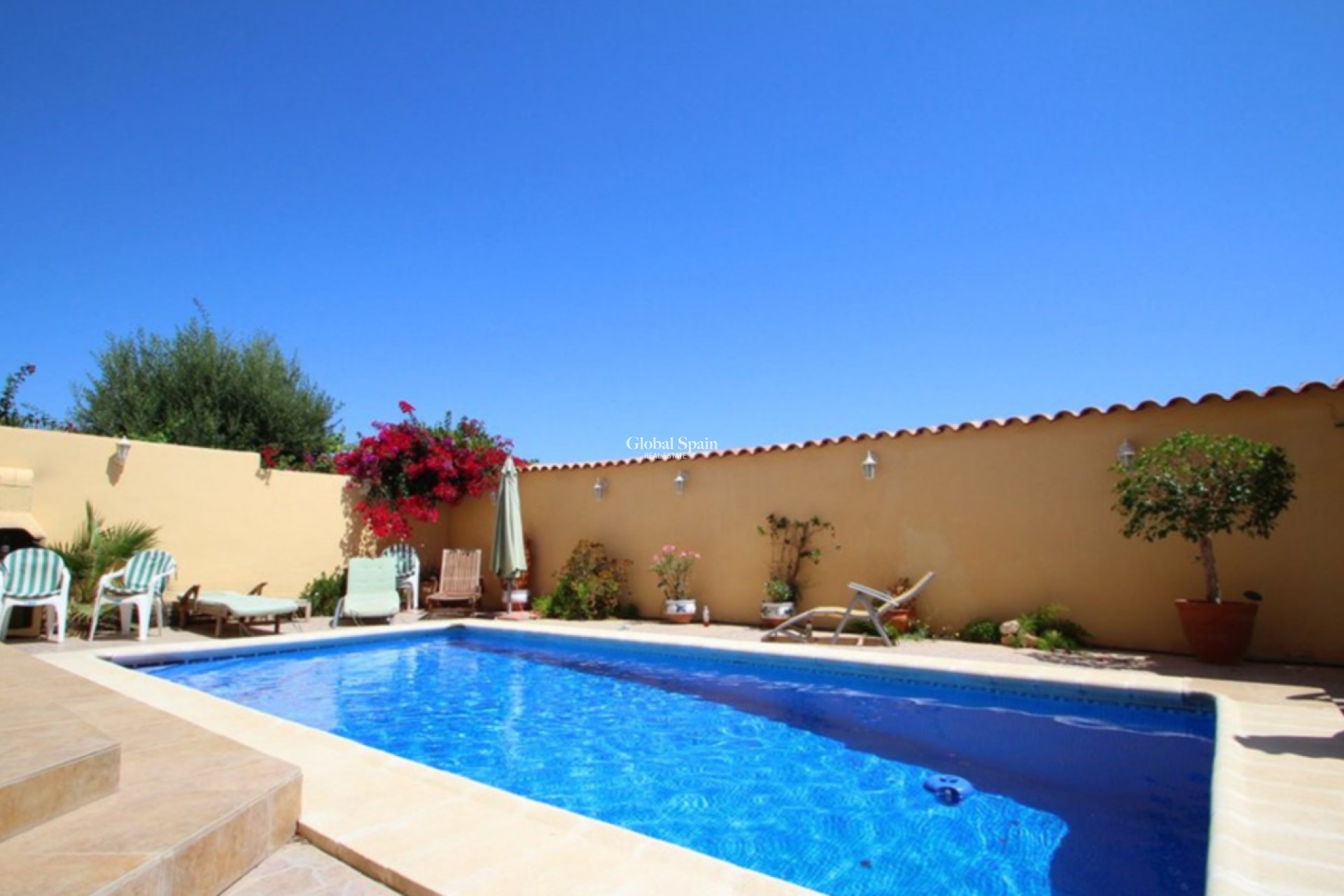 Revente - VILLA -
VILLAMARTÍN - Costa Blanca