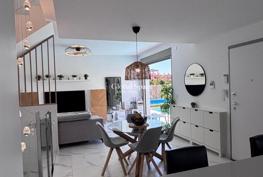 Revente - VILLA -
VILLAMARTÍN - Costa Blanca