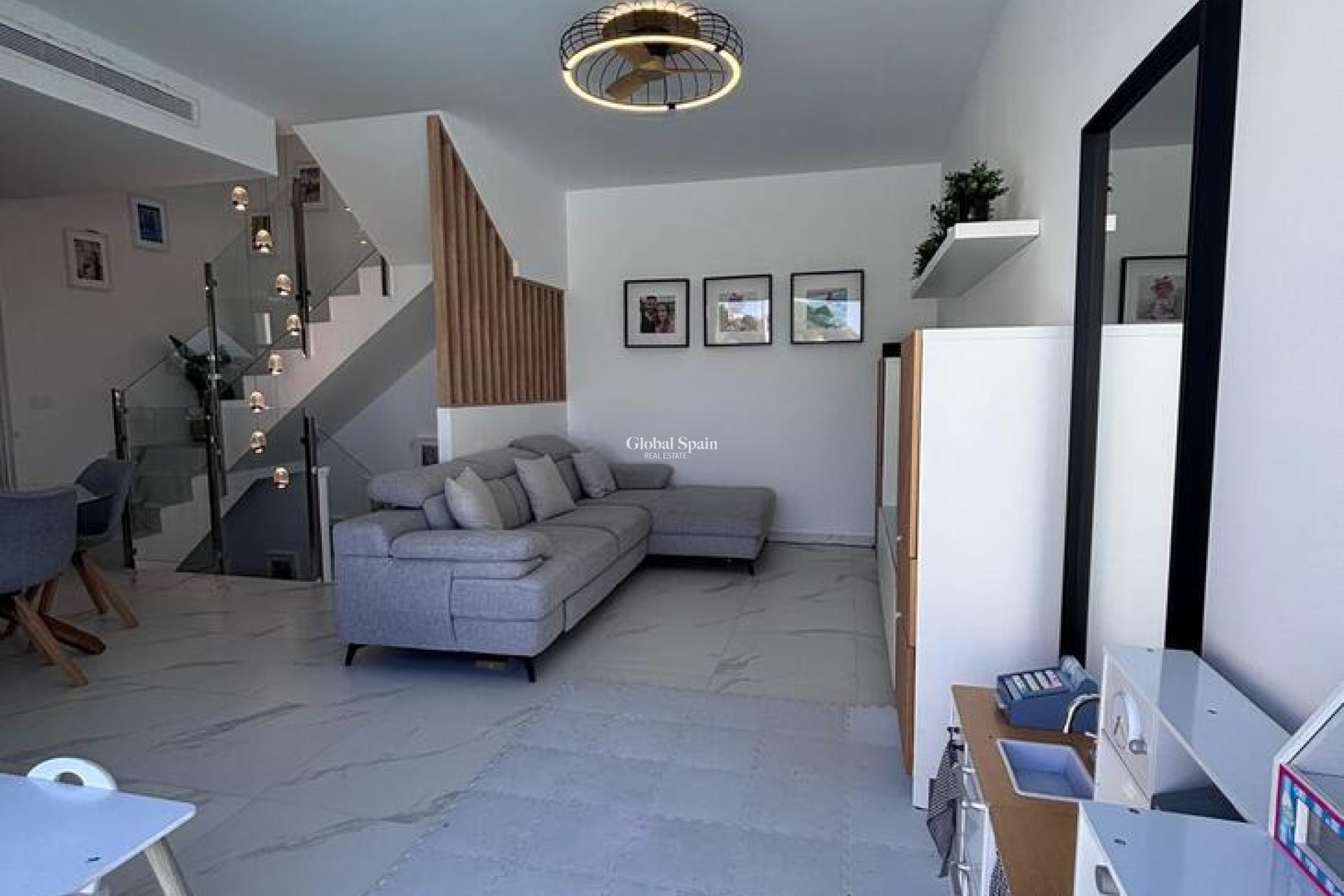 Revente - VILLA -
VILLAMARTÍN - Costa Blanca