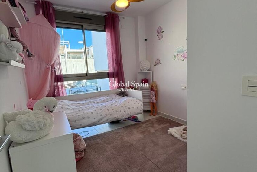 Revente - VILLA -
VILLAMARTÍN - Costa Blanca