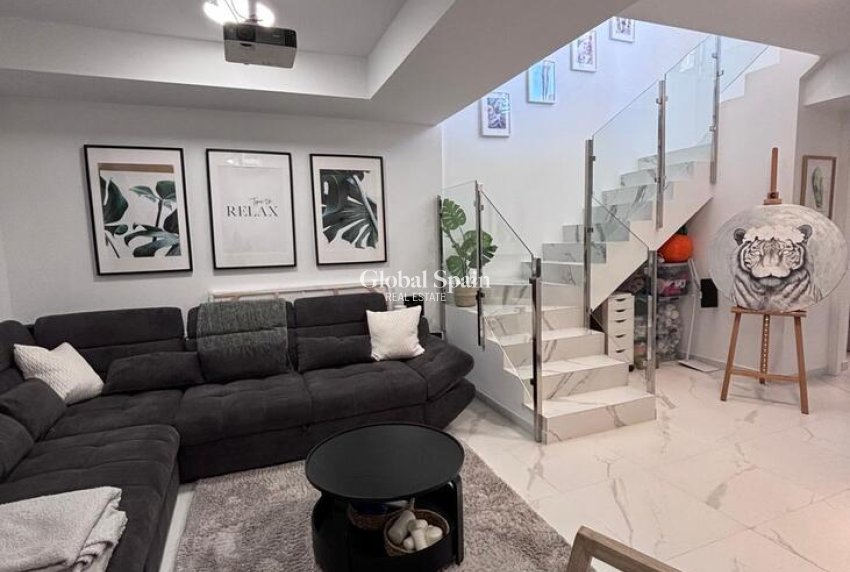 Revente - VILLA -
VILLAMARTÍN - Costa Blanca