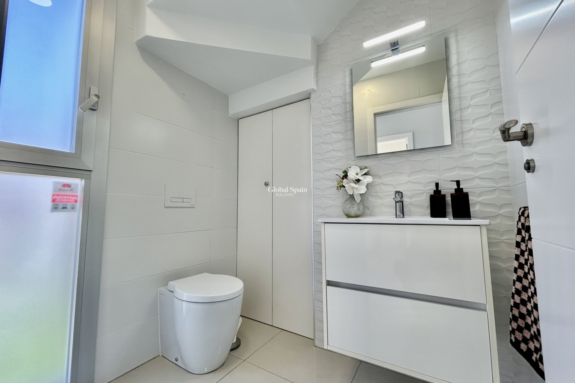 Revente - VILLA -
VILLAMARTÍN - Costa Blanca