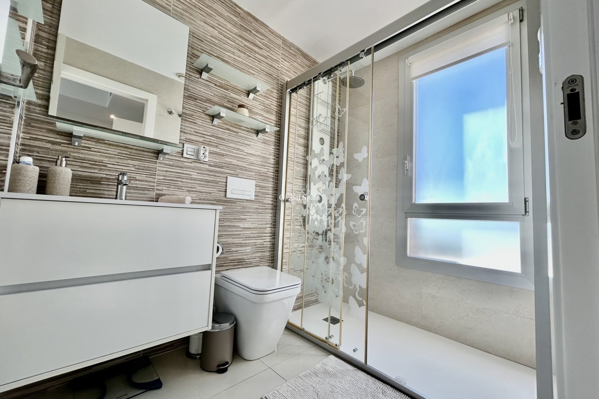 Revente - VILLA -
VILLAMARTÍN - Costa Blanca