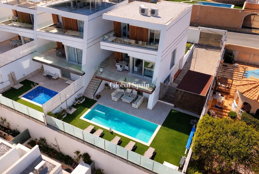 Revente - VILLA -
VILLAMARTÍN - Costa Blanca