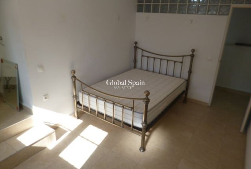 Revente - VILLA -
VILLAMARTÍN - Costa Blanca