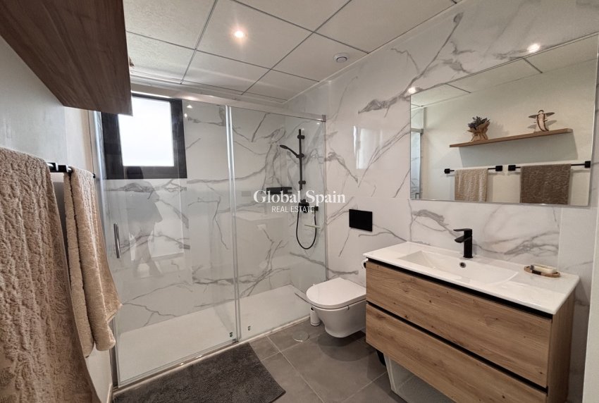 Revente - VILLA -
VILLAMARTÍN - Costa Blanca