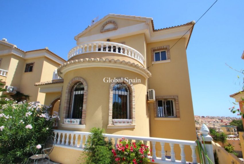 Revente - VILLA -
VILLAMARTÍN - Costa Blanca