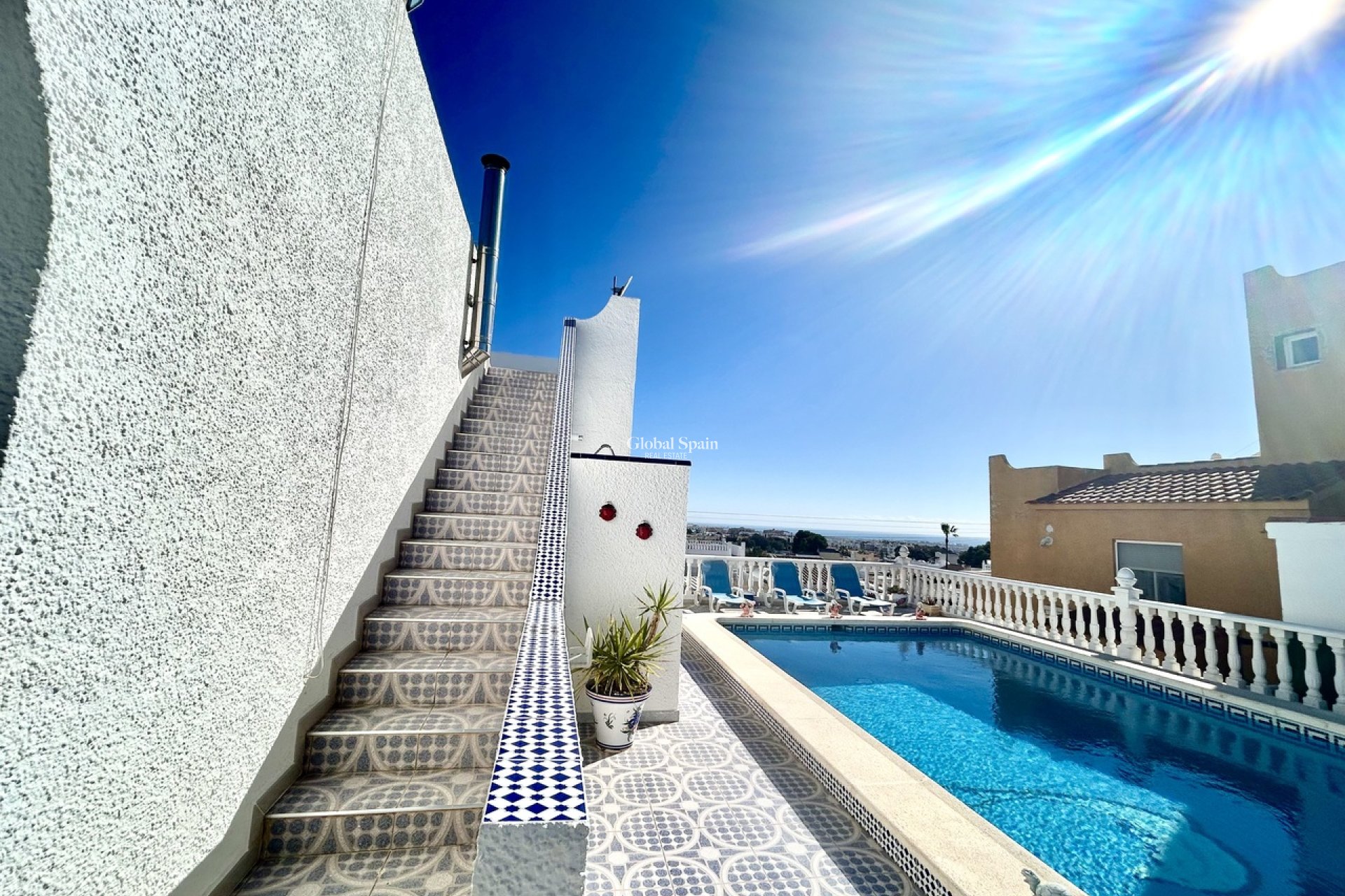 Revente - VILLA -
VILLAMARTÍN - Costa Blanca